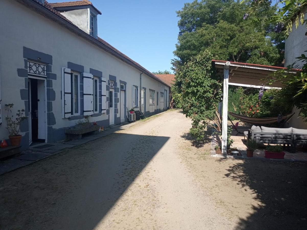 Ferienwohnung Au Tournebride Randan Exterior foto